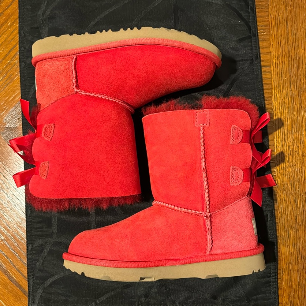 NIB UGG Girl's Bailey Bow Suede Shearling Classic Short Winter Boots Red SZ 1